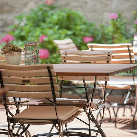 Tauroa Schloss Gabelhofen فوهنسدورف